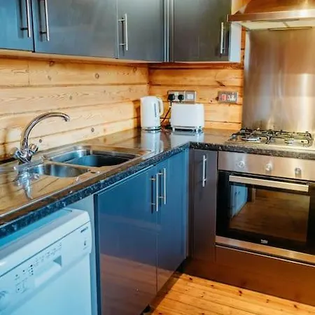 Finlodge- Pet-friendly Scandinavian Holiday home Callington
