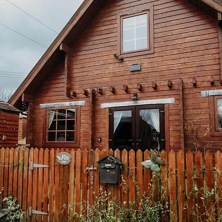 Finlodge- Pet-friendly Scandinavian Holiday home *